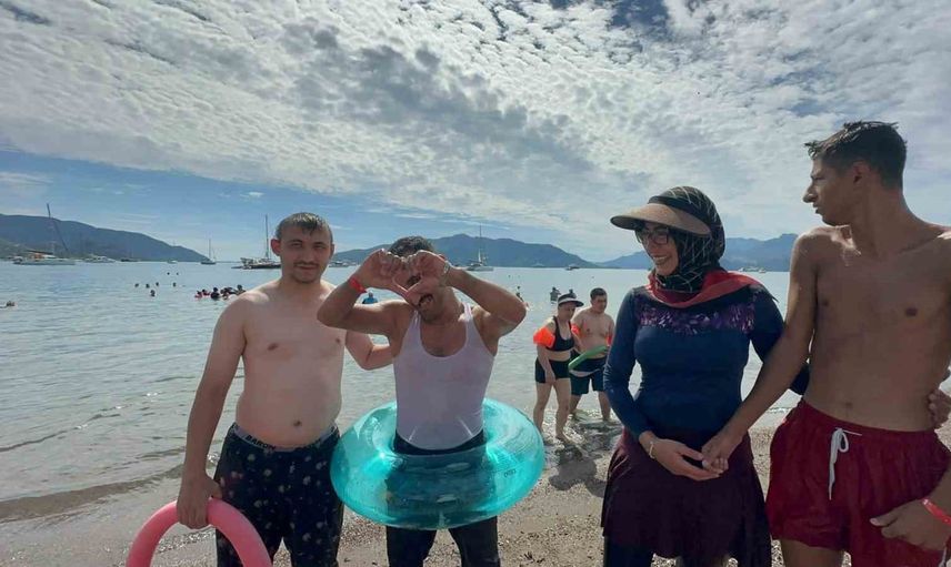 marmaris’te ilk kez denizle tanışmanın mutluluğu