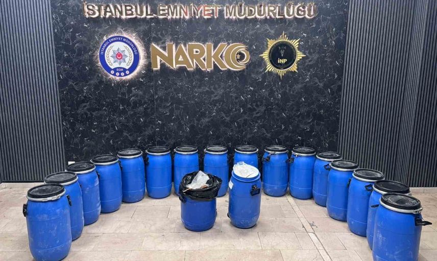 Bayrampaşa'da araçta 486 kilo 450 gram ham madde ele geçirildi, 4 şüpheli gözaltında