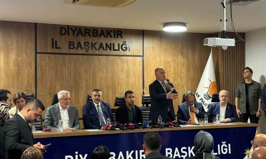 Bakanlar Amedspor-Erzurumspor maçında barış ve yatırım mesajı verdi