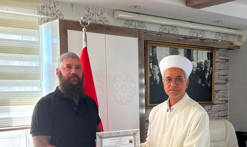 Macar turist Kur’an’dan etkilenip Manavgat’ta müslüman oldu