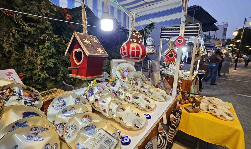 Arsuz'da stantlar kadınların el emeğini umuda dönüştürüyor