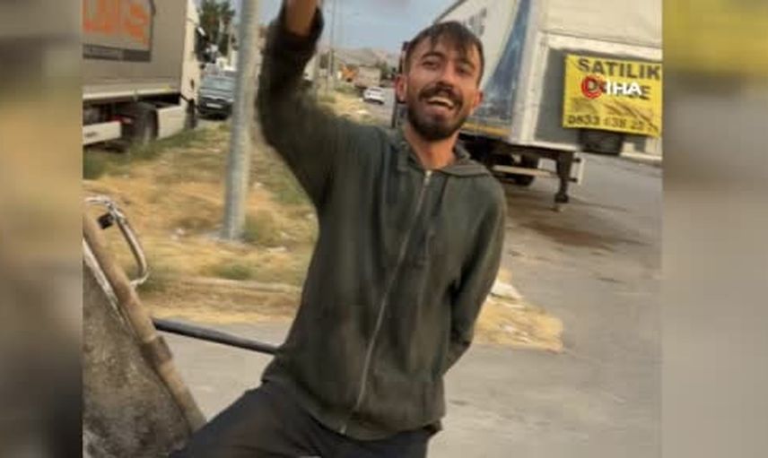 Sivas’ta tamirci ustanın kamyon kasasındaki eğlencesi brezilyalı fenomeni hatırlattı