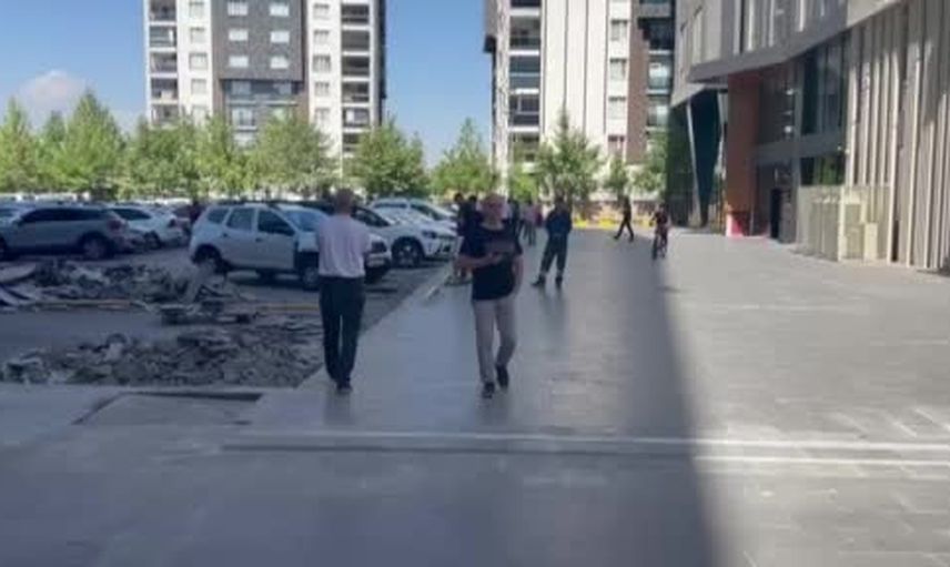 Güneydoğu'da deprem sonrası zeminde çatlaklar oluştu