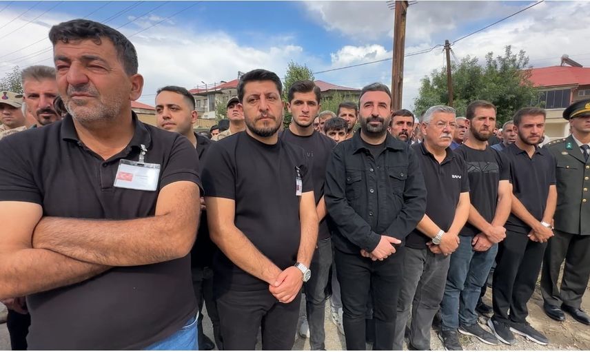 Yüksekova dualarla uğurladı: şehit sözleşmeli er Ziya Koparan toprağa verildi