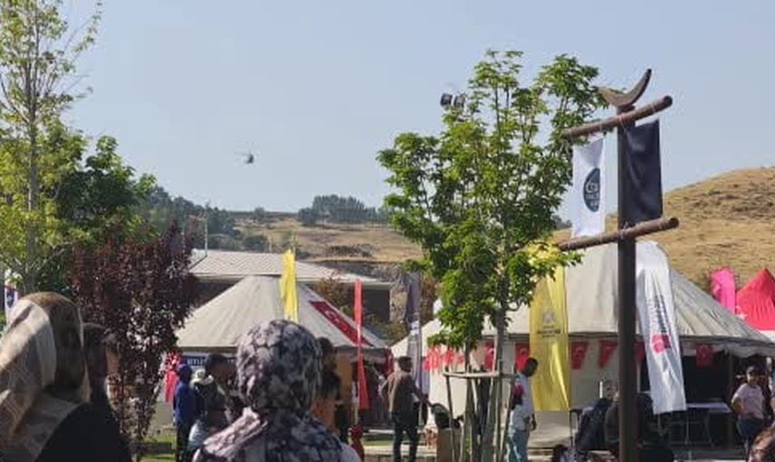 Ahlat semalarında Çelik Kanatlar timi izleyicileri iki Skorsky ile selamladı