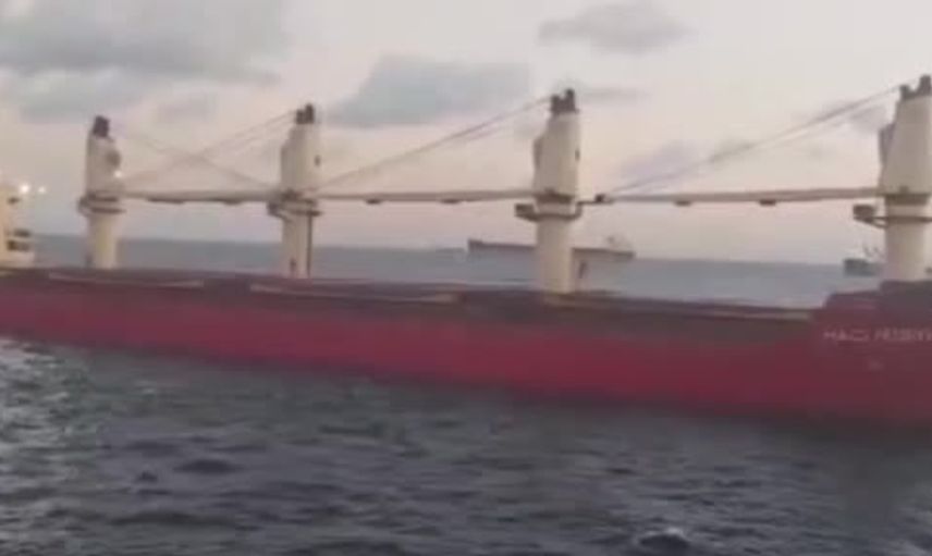 Boğazda makine arızası yaşayan dökme yük gemisi Ahırkapı'ya demirledi