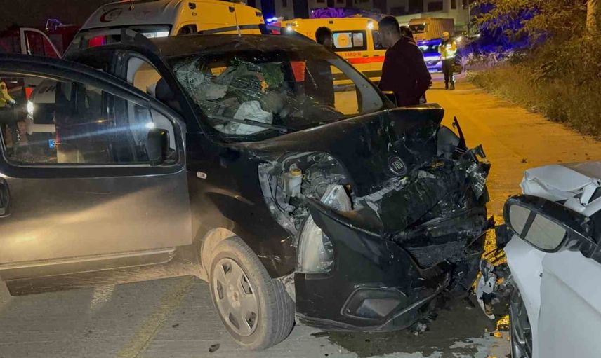 Kuşçulu Mahallesi'nde cezaevi yolunda çarpışma: 5 yaralı