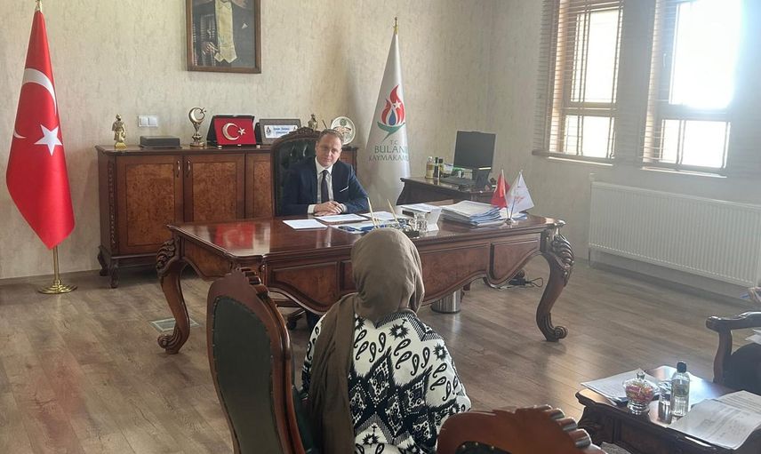 Buluşma kapısı açık: Bulanık'ta kaymakam vatandaşların taleplerini dinledi