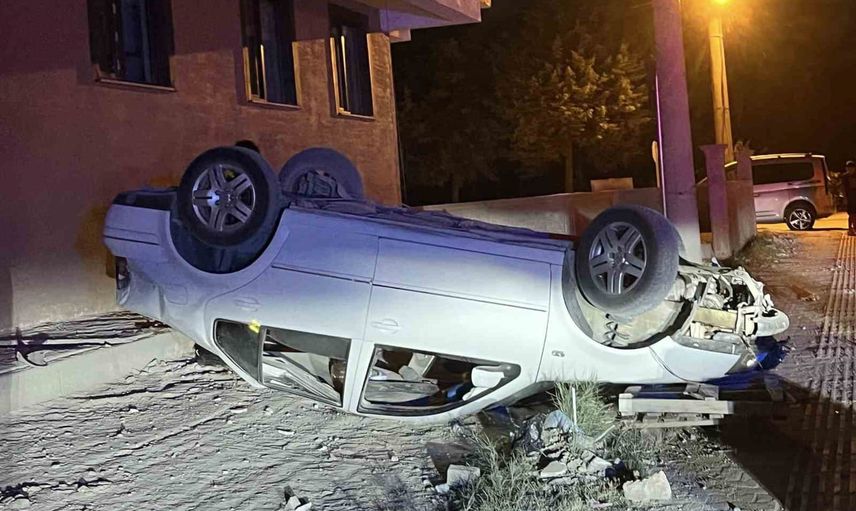 Kontrolden çıkan otomobil takla attı: sürücü ve 5 yaşındaki çocuk yaralandı