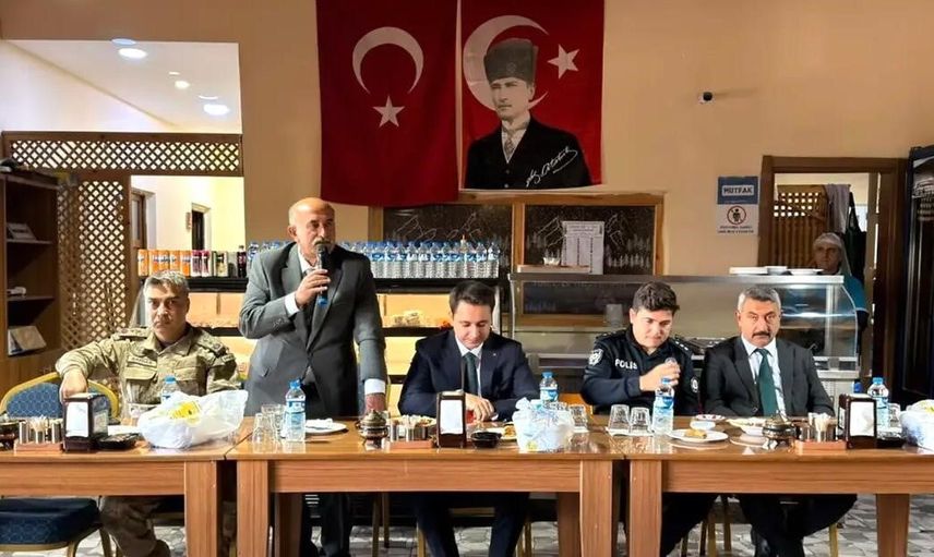 Şenkaya'da muhtarlarla dayanışma sofrası