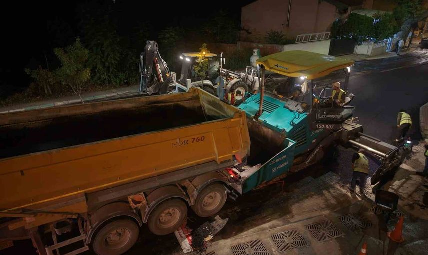 Bursa'da gece mesaisiyle 2. Vatan Caddesi yenileniyor