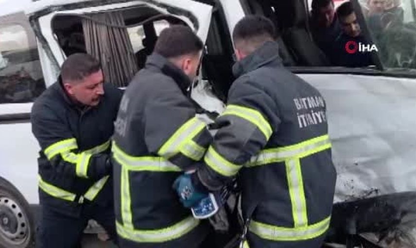 Yeni Siirt çevre yolunda çarpışma: Batman’da 9 yaralı, 2 kişi araçta sıkıştı
