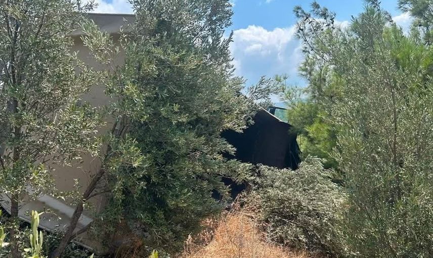 Kontrolden çıkan kamyon Pirinçlik'te devrildi, sürücü tedaviye alındı