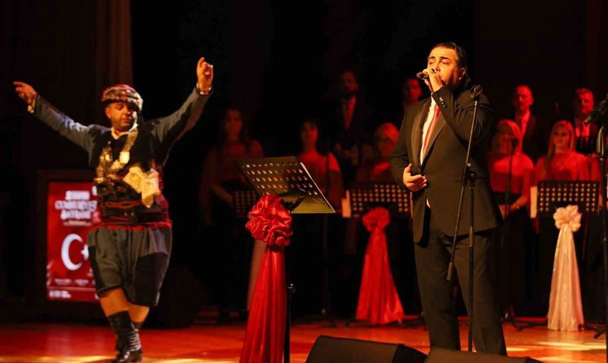 Bursa'da cumhuriyet ruhunu Türk müziğiyle yaşatan gece