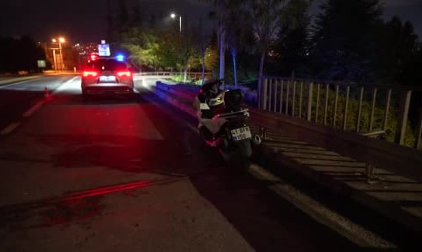 Başiskele'de motosiklet bariyere çarptı; sürücü hastaneye kaldırıldı
