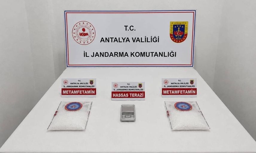 Otel odasındaki paketler yakayı ele verdi: Kepez'de 2 kişi tutuklandı