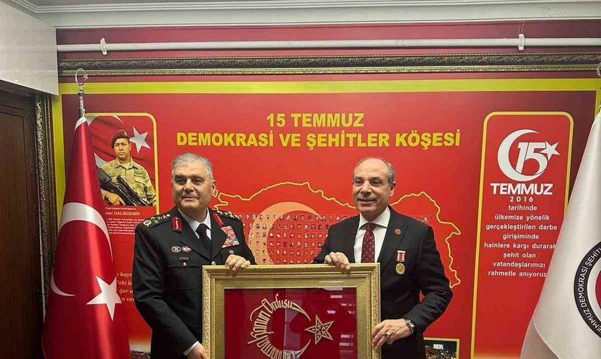 Jandarma genel komutanı Ali Çardakcı'dan 15 Temmuz şehitleri, gazileri ve mağdurlarına ziyaret