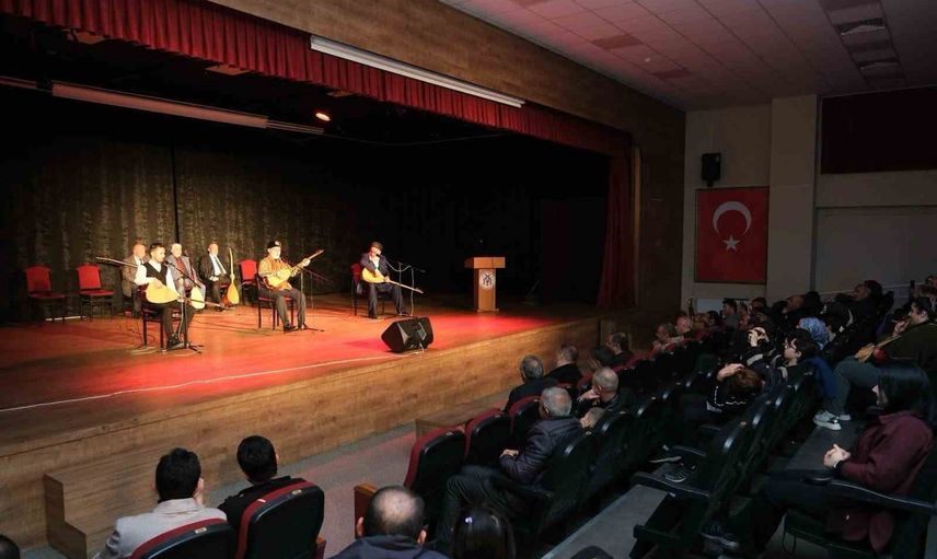 Aşıkların sazı Erzincan'da yankılandı: aşıklık geleneği sahnede