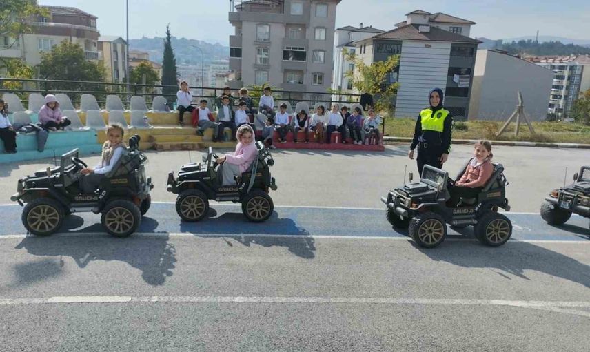 Bilecik'te küçük sürücülere büyük ders: 23 öğrenciye uygulamalı trafik eğitimi