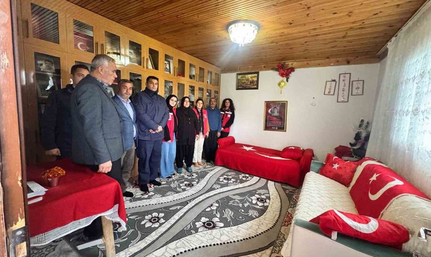 Andırın’de vefa ziyareti: şehitlerin kabirlerinde Kur’an tilaveti ve ailelere destek