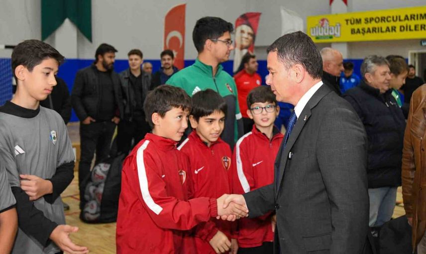 Osmangazi'den 69 kulübe destek: genç sporculara ekipman ve ulaşım desteği