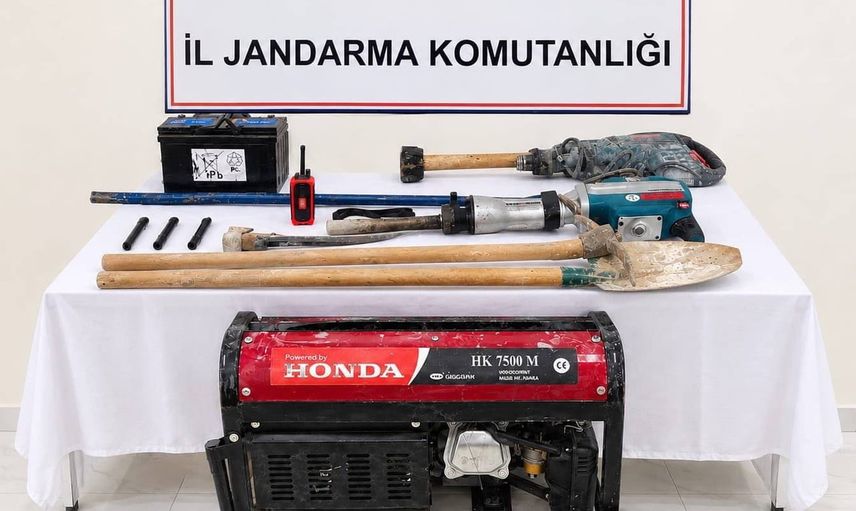Tozman köyünde define kazısında suçüstü: 12 gözaltı