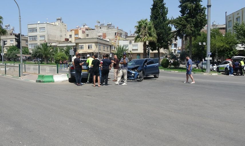Kilis'te Mercidabık Caddesi'nde kaza: dört kişi yaralandı