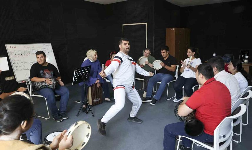 Engelsiz yaşam merkezleri ailelerin gündelik yükünü hafifletiyor