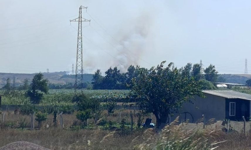 Karacabey'de makilik yangın yükseldi, helikopter destekli müdahale sürüyor