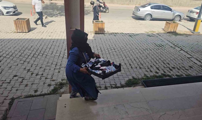 Elazığ'da seyyar satıcı kılığına girerek zabıtadan kaçmaya çalışan kişi yakalandı