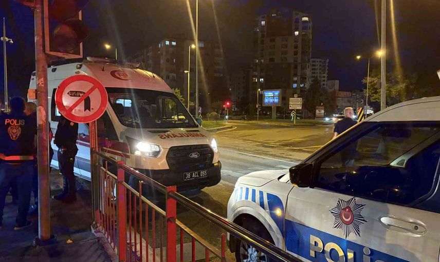 Tramvaya binen yaralı, Tuna Durağı'nda yapılan müdahale sonrası hastaneye sevk edildi