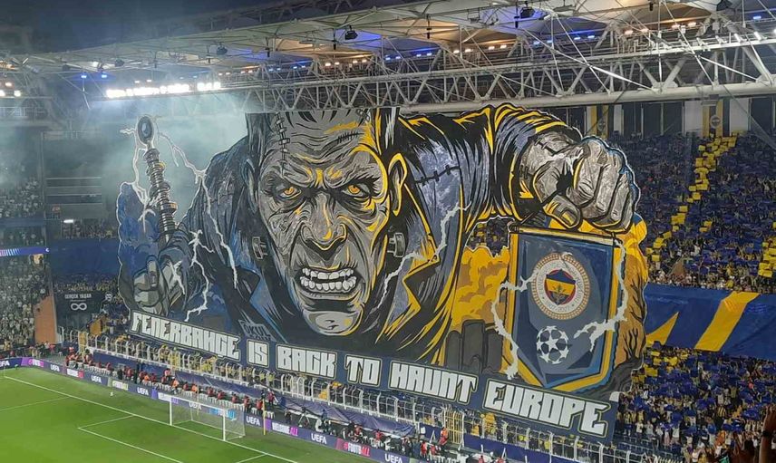 Tribünde gölge figürüyle mesaj: Fenerbahçe taraftarı Şampiyonlar Ligi açılışında dikkat çekti