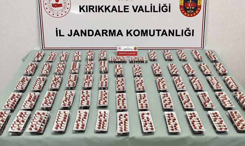 Kırıkkale'de Yenişehir Mahallesi'ndeki şüpheli ikamette binlerce sentetik ecza hap bulundu