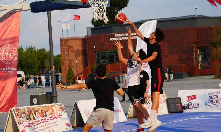 Samsun'da 3x3 heyecanı İstiklal Meydanı'nda yükseldi