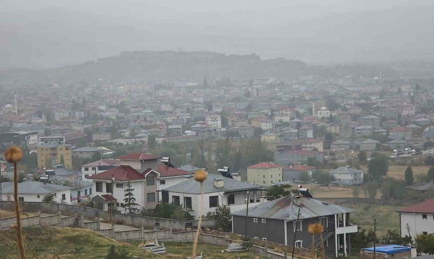 Van'da sis ve sağanak günlük yaşamı sekteye uğrattı