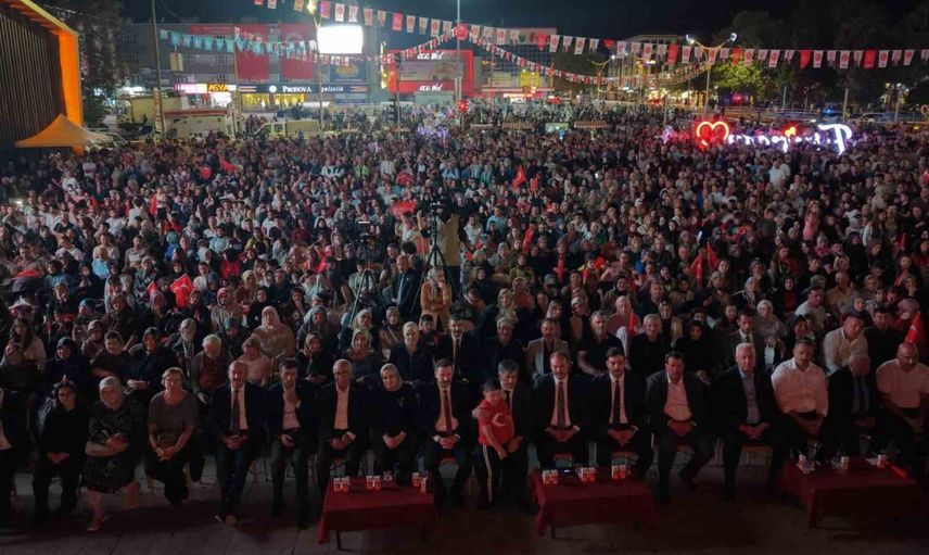 Erzincan Dörtyol Meydanı'nda Yıldızdoğan rüzgarı: kongre sonrası coşku sürdü