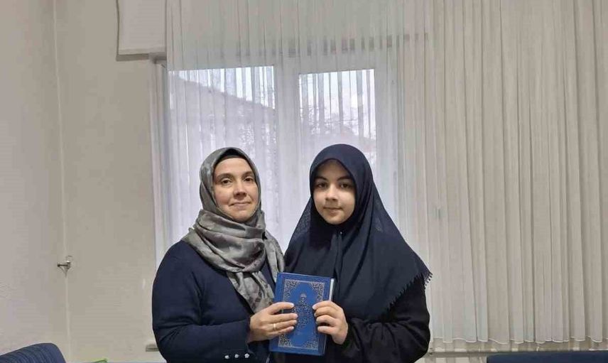Burdur'da azmiyle öne çıkan genç hafız 12 yaşını beklemeden hatmetti