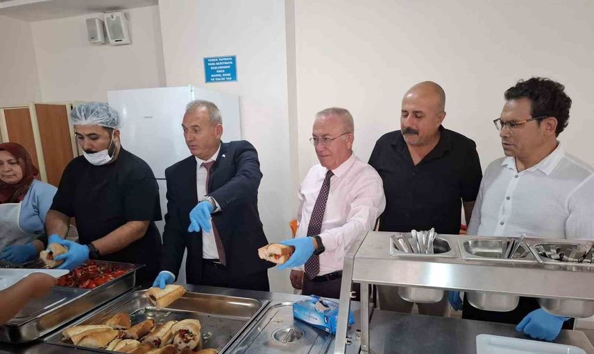 Sarıgöl milli eğitim müdürü pansiyon öğrencileriyle akşam yemeğinde buluştu