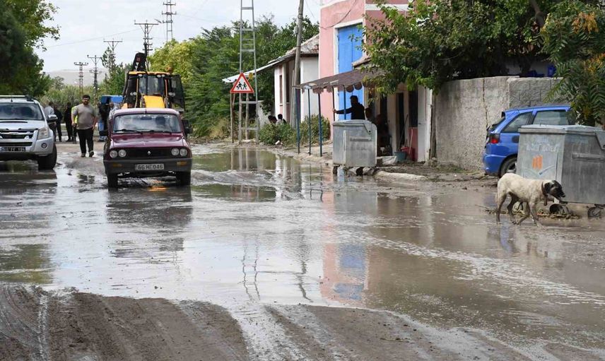 Yozgat'ta iki saatlik sağanak Kuzayca'yı vurdu: evler, bahçeler ve tarım zarar gördü