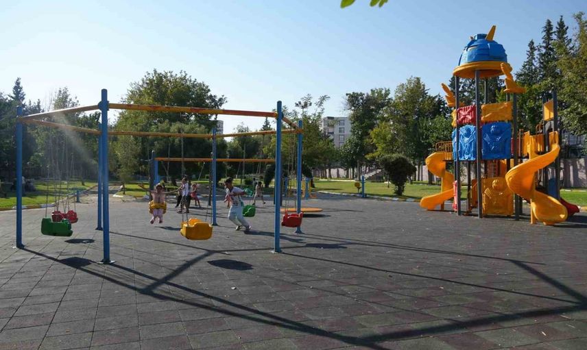 Kahta'da üçüncü belediye sosyal tesisi açıldı: Fatih Parkı yenilendi