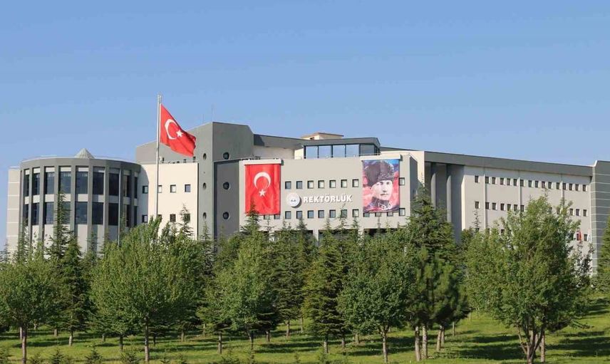 Erciyes üniversitesi dünyada 316 basamak atlayarak 1001-1200 bandına girdi