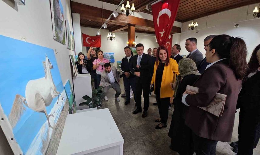 Tuvalde geçen yıllar: 81 yaşında ikinci sergisini açan Şahinde Ermiş