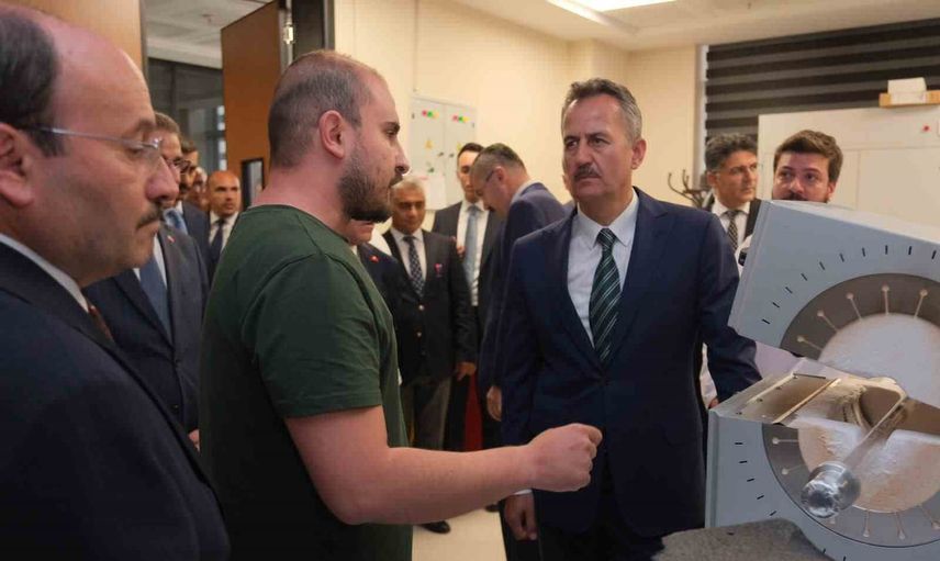 Savunma sanayii başkanı Görgün ETÜ'de OTAĞ ve Millî Yetkinlik Hamlesi çalışmalarını yerinde inceledi