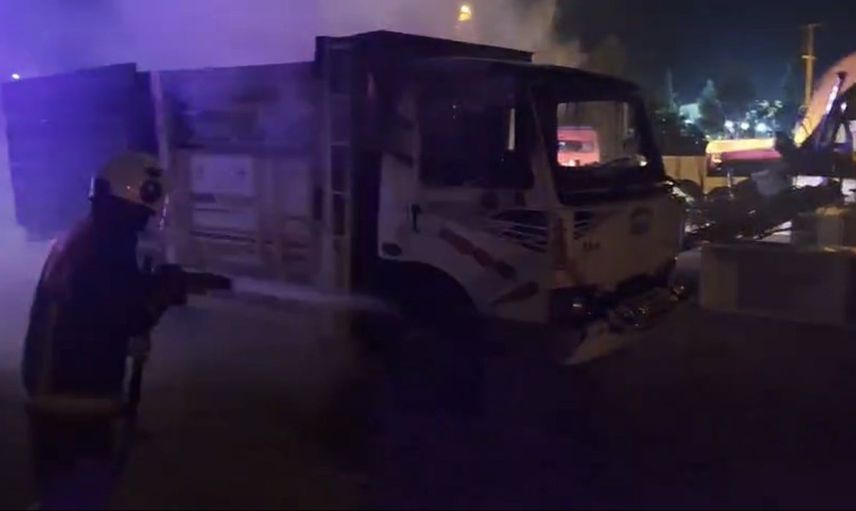 Park halindeki kamyonda çıkan yangın Kızıltepe'de büyük hasara yol açtı