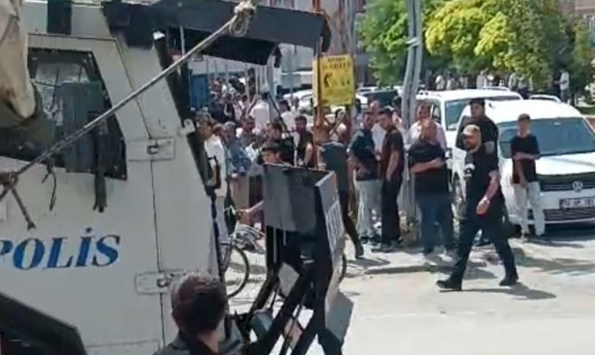 Muradiye'de taşlı sopalı kavga TOMA müdahalesiyle sona erdi