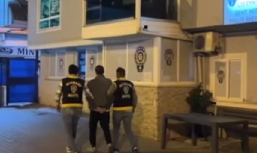 Marmaris'te butik kıyafetlerini ödeyince serbest kalan turist