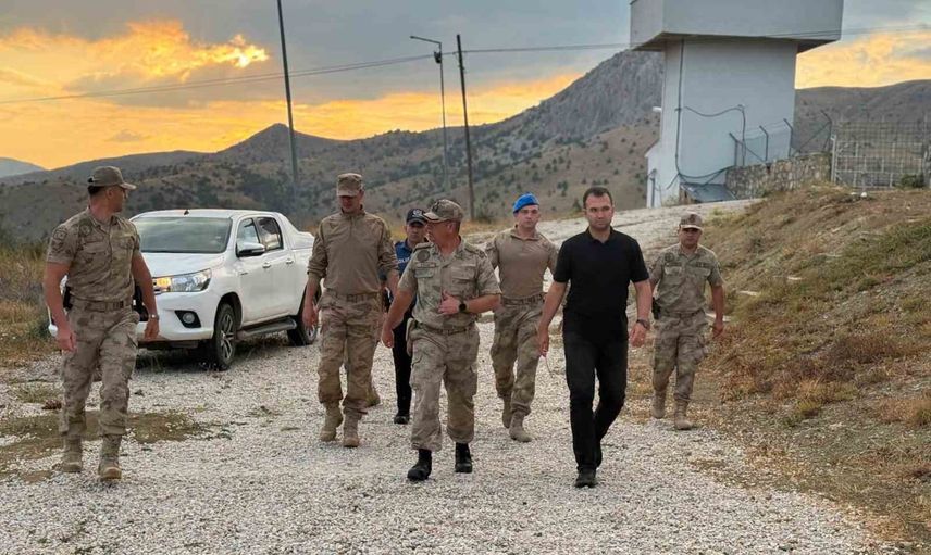 Refahiye'de güvenlik hattı yerinde değerlendirildi: Mehmet Furkan Taşkıran jandarma ile bir araya geldi