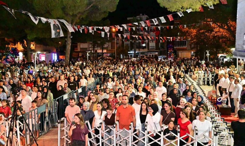 Manisa'nın üç ilçesinde kurtuluş coşkusu konserlerle taçlandı