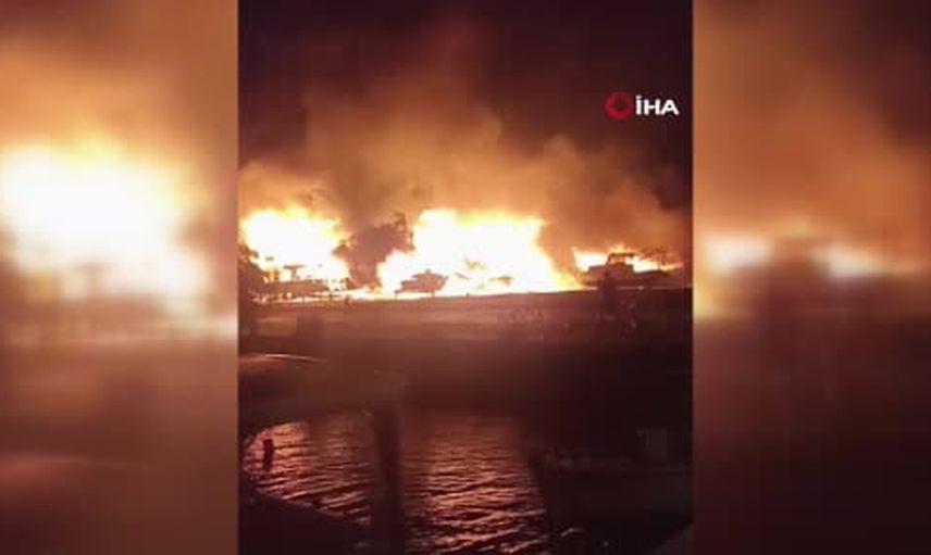 Sarısu'da sabaha karşı yangın: karada çekili 20'den fazla tekne kullanılamaz hale geldi