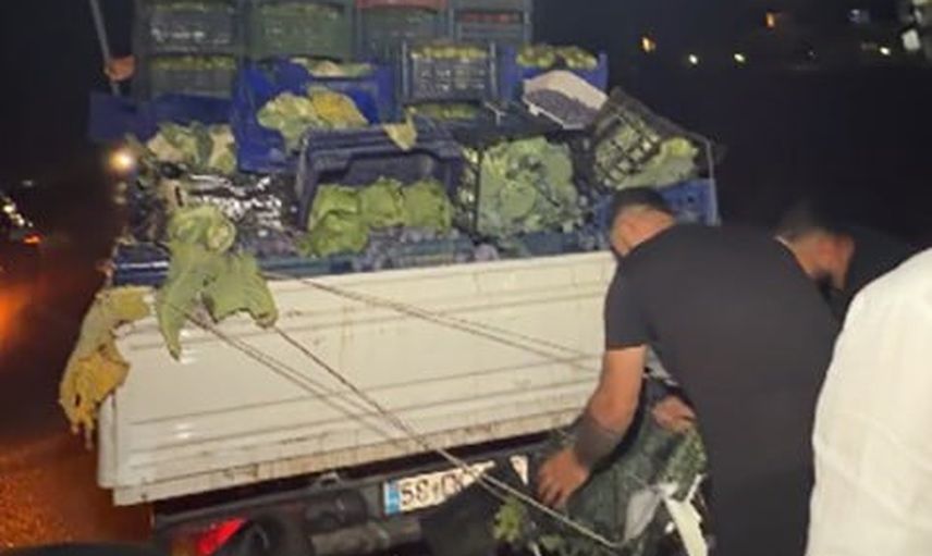 İmece ruhu Menemen'de yokuşta savrulan kasaları kurtardı